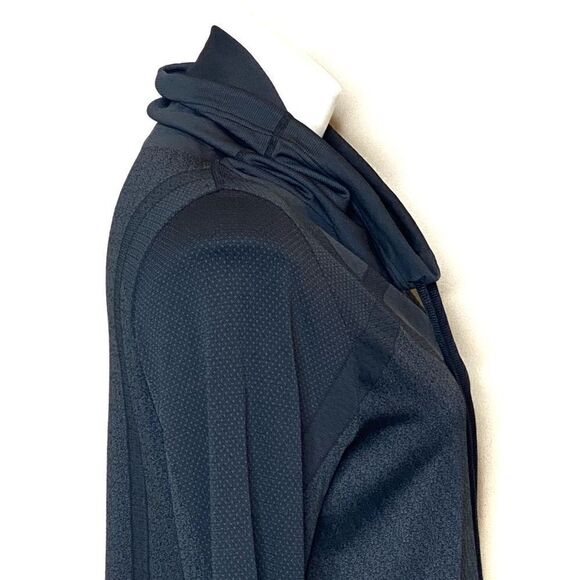 Under Armour NWOT gray theadborne seamless funnel neck heatgear top L - Picture 9 of 16